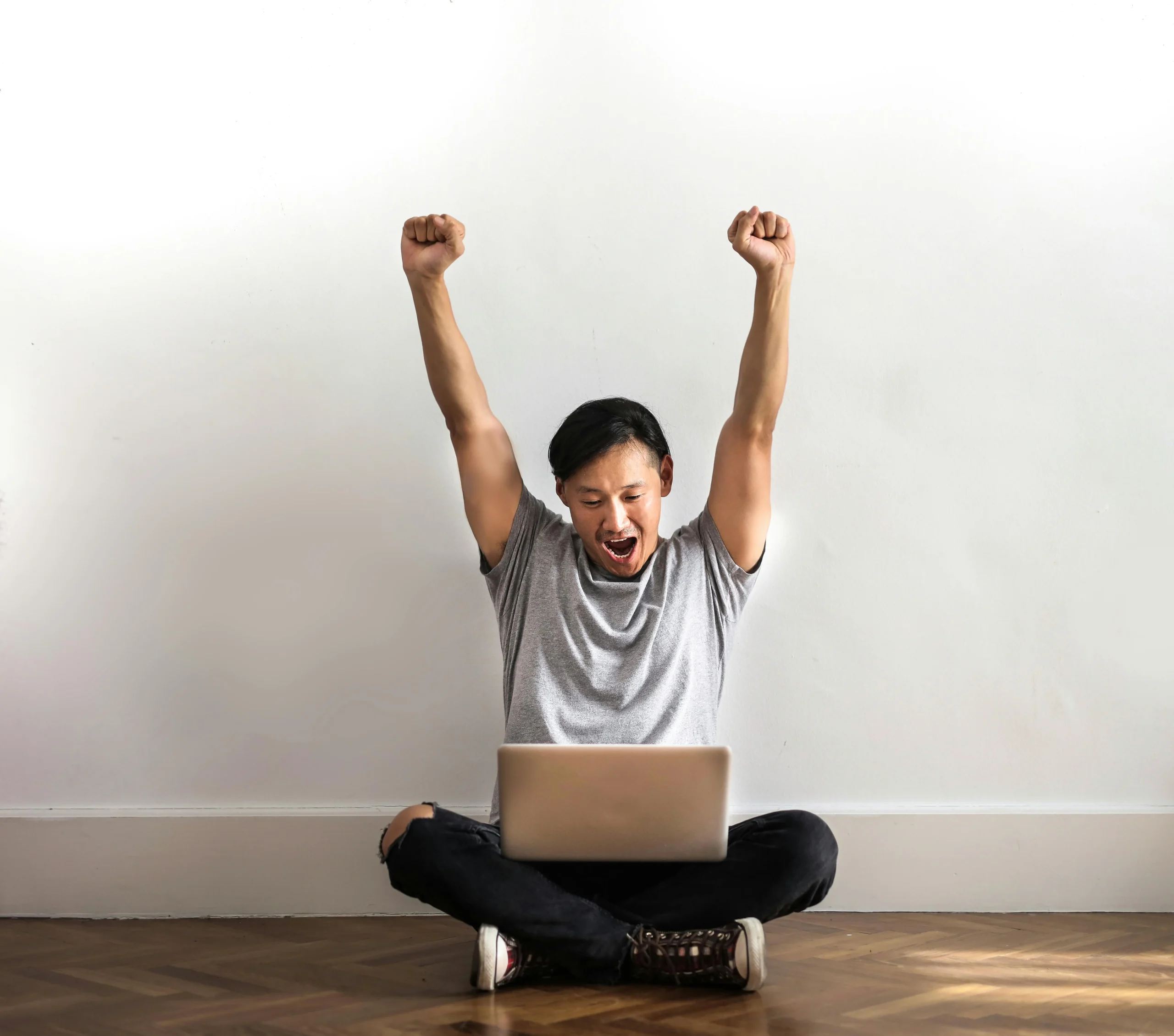 An excited person who is using tools dedicate to cohosting as a Short-Term Rental cohost.